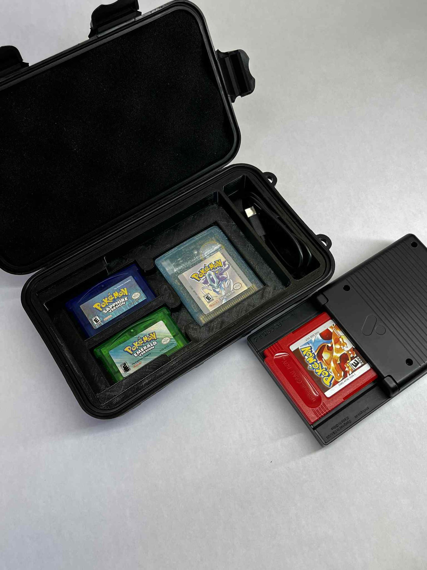 Protective Analogue Pocket Carrying Case – Holds 4 Games (2 GBA + 1 GB/GBC + 1 in Console) – USB-C Storage – Shock-Absorbing & Travel Ready