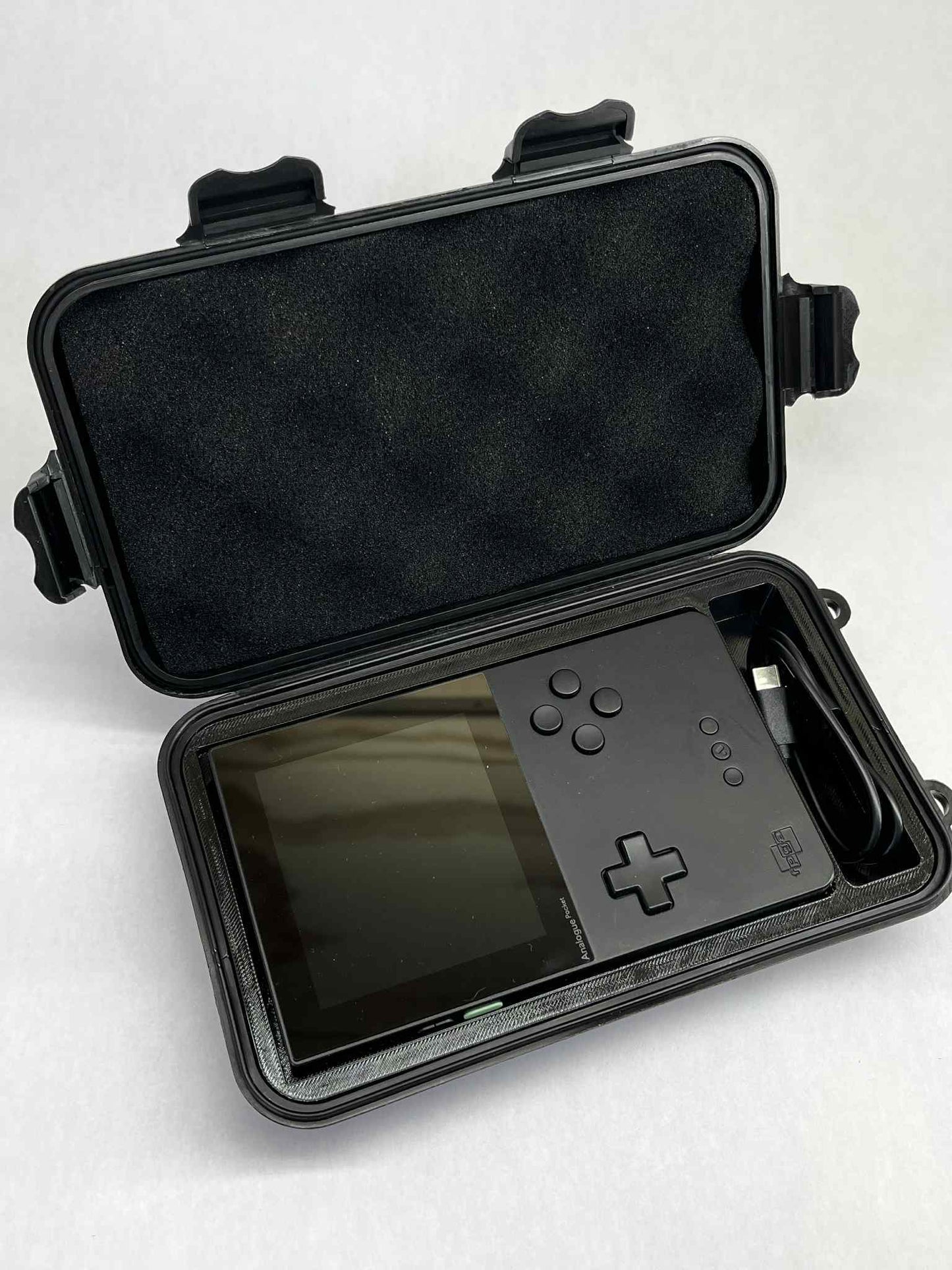 Protective Analogue Pocket Carrying Case – Holds 4 Games (2 GBA + 1 GB/GBC + 1 in Console) – USB-C Storage – Shock-Absorbing & Travel Ready